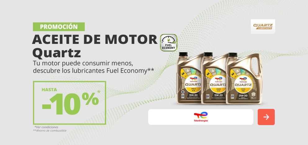 Banner promocional de TotalEnergies Quartz. Oferta de hasta un 10 % de descuento en una selección de aceites de motor Fuel Economy. Imagen con varios envases de aceite Quartz y el logotipo de TotalEnergies. Botón de llamada a la acción.