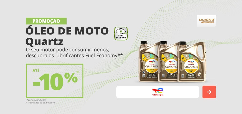 Banner promocional da TotalEnergies Quartz. Oferta de até 10% de desconto numa seleção de óleos de motor Fuel Economy. Imagem com várias embalagens de óleo Quartz e o logótipo da TotalEnergies. Botão de chamada para ação.