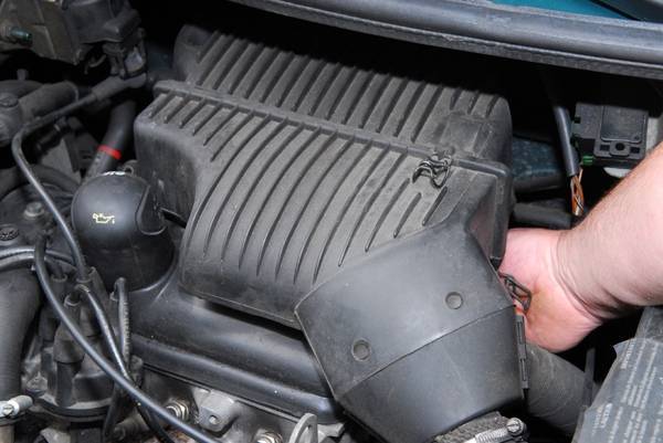Prix pour changer le filtre à air moteur de votre voiture