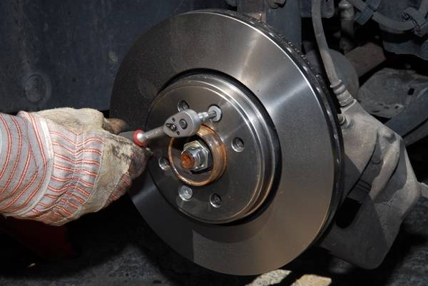 Comment changer les plaquettes de frein et les disques de frein ?