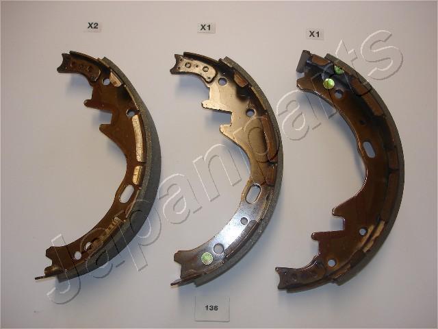 Jeu de 4 mâchoires de frein (Garniture de frein à tambour) JAPANPARTS ref. GF-136AF