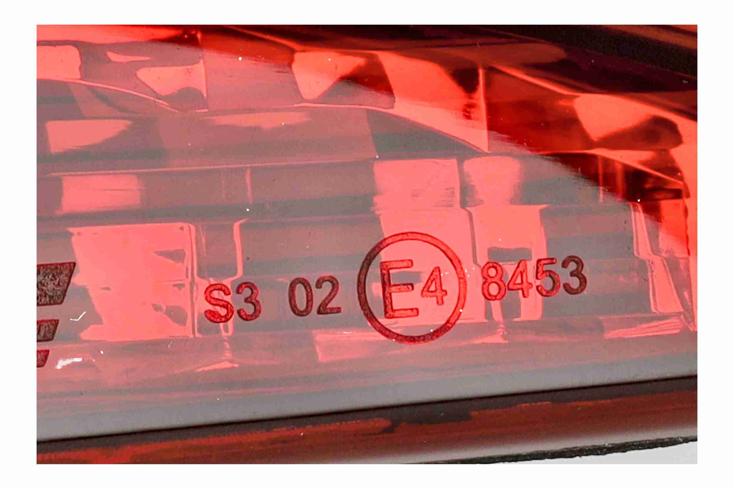 Luz de freno adicional (Tercera luz de freno) VEMO ref. V20-84-0031
