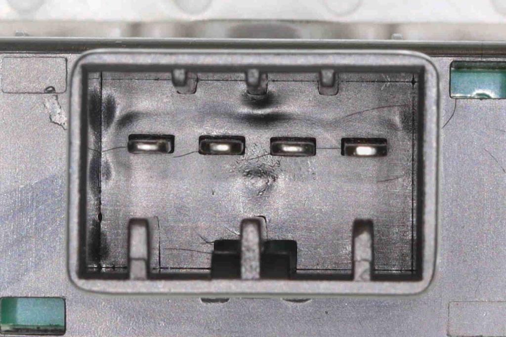 Interruptor, elevalunas VEMO ref. V24-73-0082