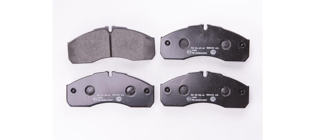 Jeu de 4 plaquettes de frein HELLA ref. 8DB 355 005-401