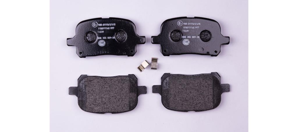 Jeu de 4 plaquettes de frein HELLA ref. 8DB 355 009-351