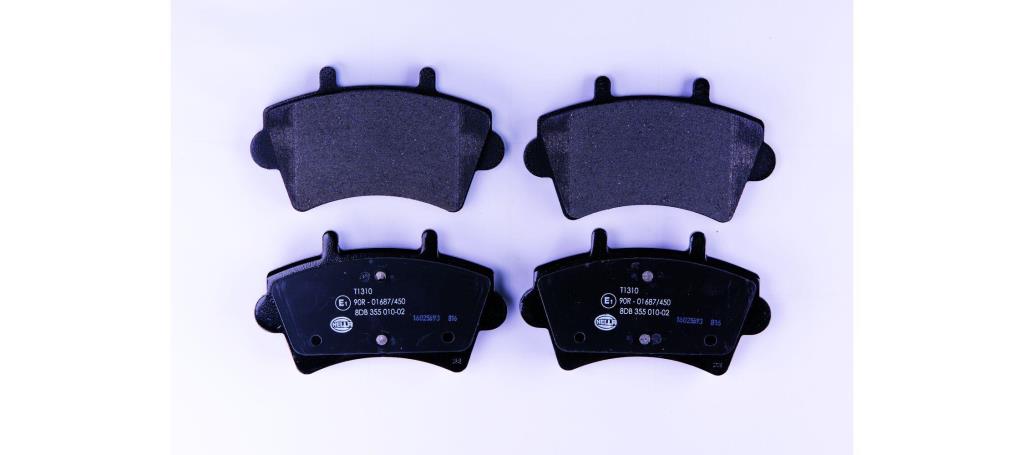 Jeu de 4 plaquettes de frein HELLA ref. 8DB 355 010-021