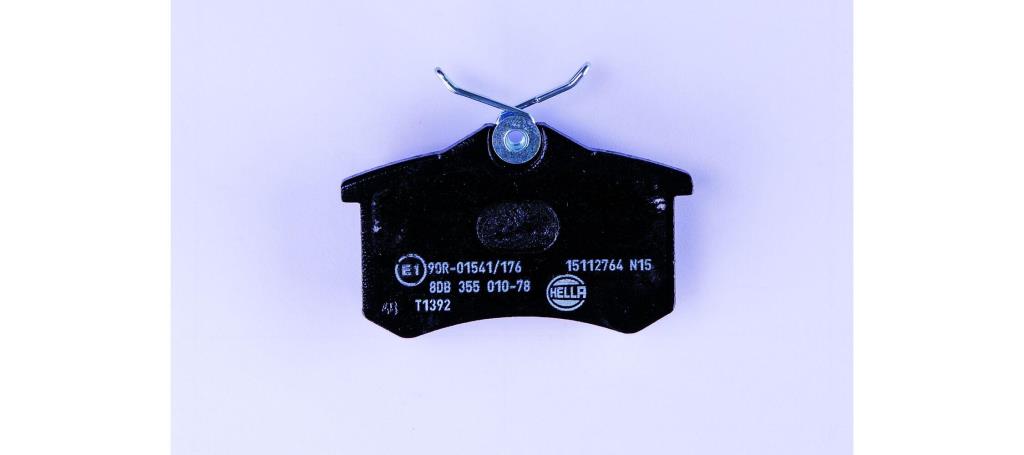 Jeu de 4 plaquettes de frein HELLA ref. 8DB 355 010-781
