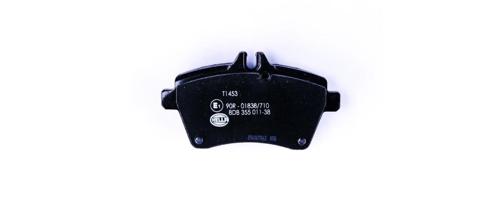 Jeu de 4 plaquettes de frein HELLA ref. 8DB 355 011-381