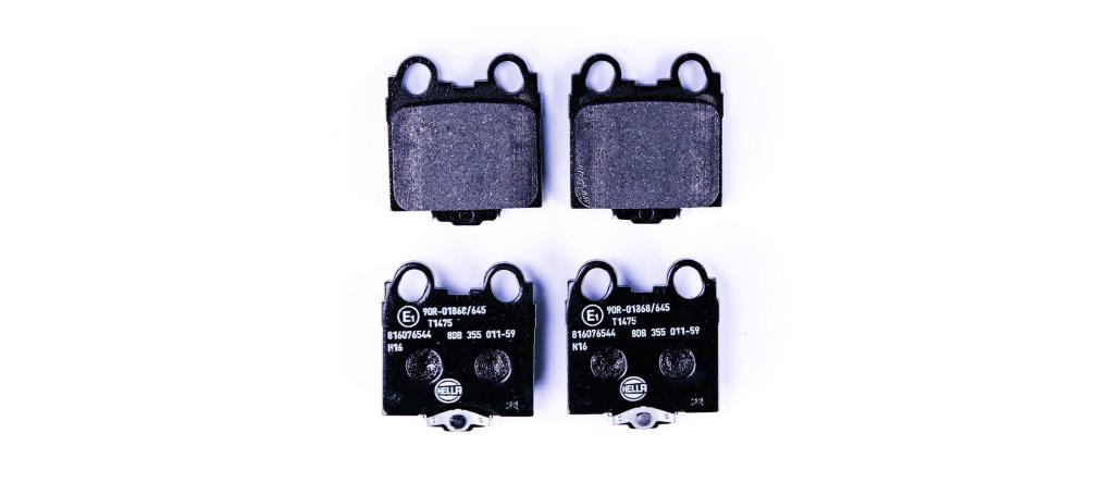 Jeu de 4 plaquettes de frein HELLA ref. 8DB 355 011-591