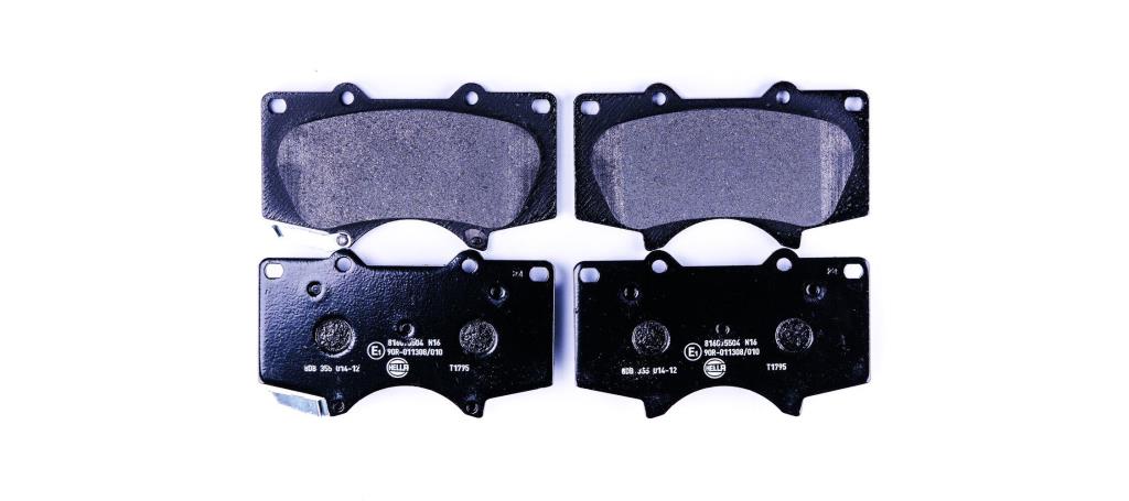 Jeu de 4 plaquettes de frein HELLA ref. 8DB 355 014-121