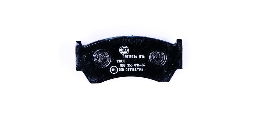 Jeu de 4 plaquettes de frein HELLA ref. 8DB 355 016-661