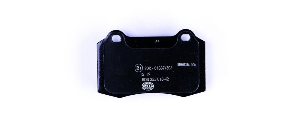 Jeu de 4 plaquettes de frein HELLA ref. 8DB 355 018-421