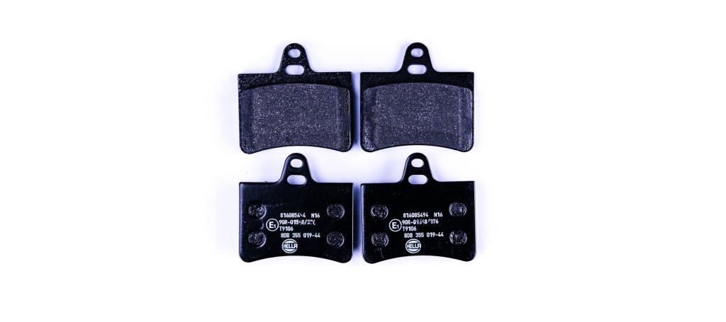 Jeu de 4 plaquettes de frein HELLA ref. 8DB 355 019-441