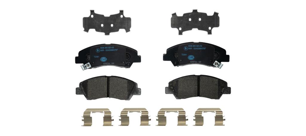 Jeu de 4 plaquettes de frein HELLA 8DB 355 023-001