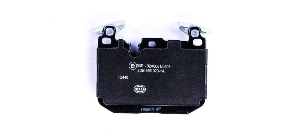 Jeu de 4 plaquettes de frein HELLA ref. 8DB 355 023-141