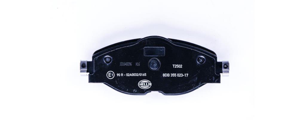 Jeu de 4 plaquettes de frein HELLA ref. 8DB 355 023-171