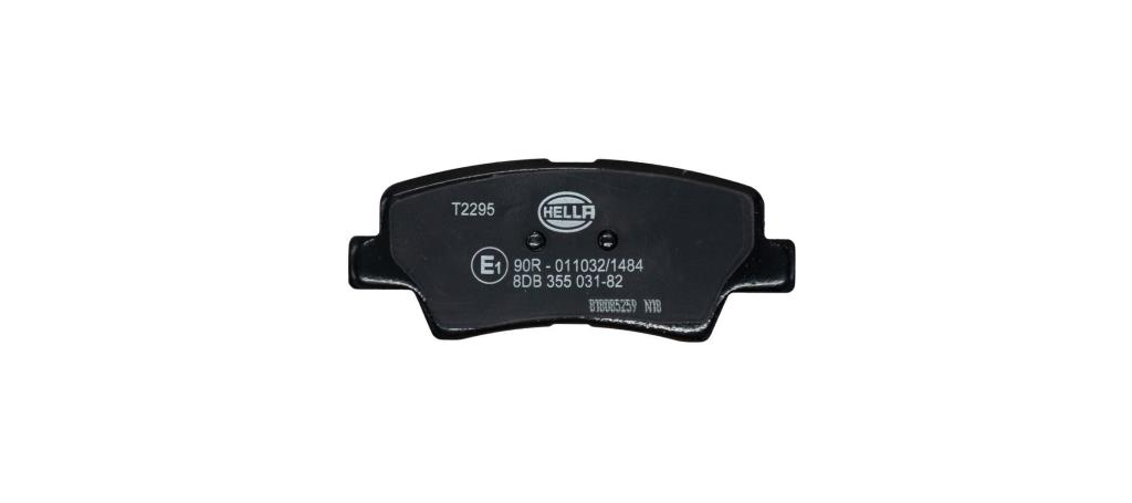 Jeu de 4 plaquettes de frein HELLA ref. 8DB 355 031-821