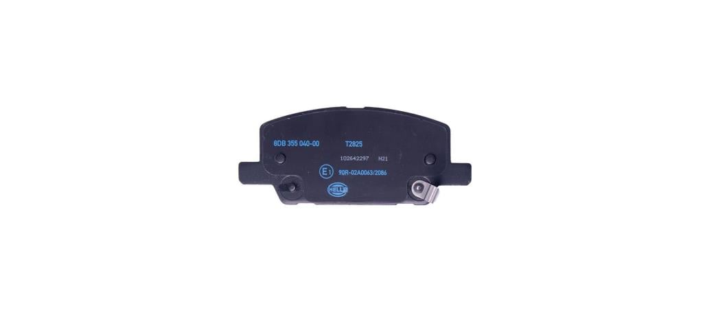 Jeu de 4 plaquettes de frein HELLA 8DB 355 040-001
