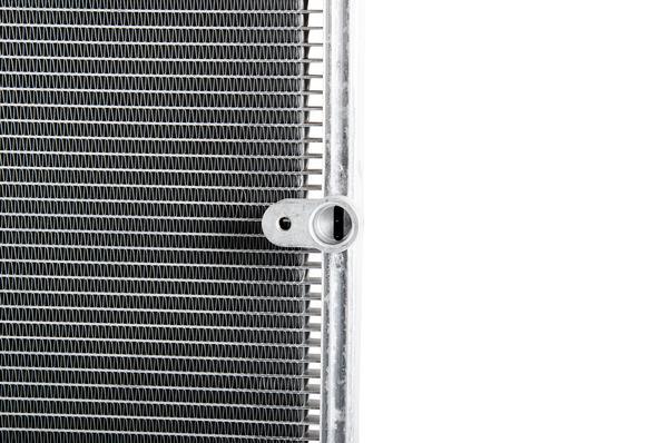 Condenseur, climatisation (Radiateur de climatisation) MAHLE Aftermarket ref. AC 824 000P