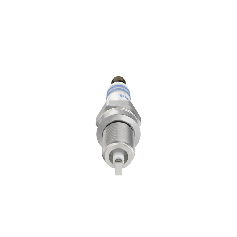 Jeu de 4 bougies d'allumage BOSCH ref. 0 242 135 813