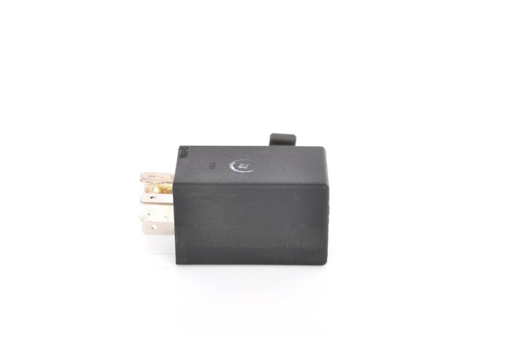 Tomada de conecção eléctrica para reboque BOSCH ref. 0 335 330 802