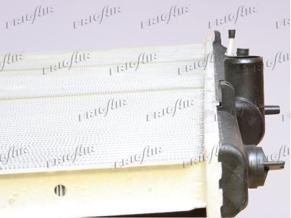 Radiateur moteur (Radiateur de refroidissement) Frig Air S.p.A. 0121.3070