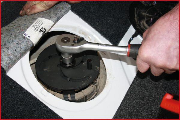 Clé à griffe pour puits de jauge réservoir KS TOOLS ref. 150.9388