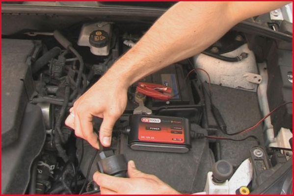 Chargeur de batterie de voiture ((de 6 à 12 V, et câbles)) KS TOOLS  ref. 550.1735