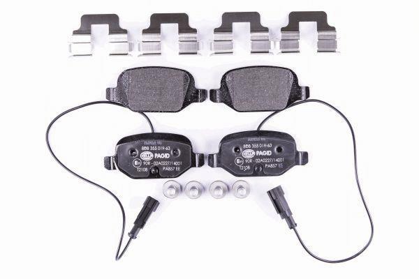 Jeu de 4 plaquettes de frein HELLA PAGID 8DB 355 019-631