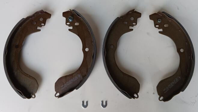Jeu de 4 mâchoires de frein (Garniture de frein à tambour) FERODO FSB4340
