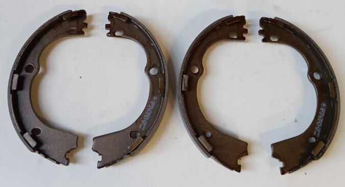 Jeu de 4 mâchoires de frein (Garniture de frein à tambour) FERODO FSB4342