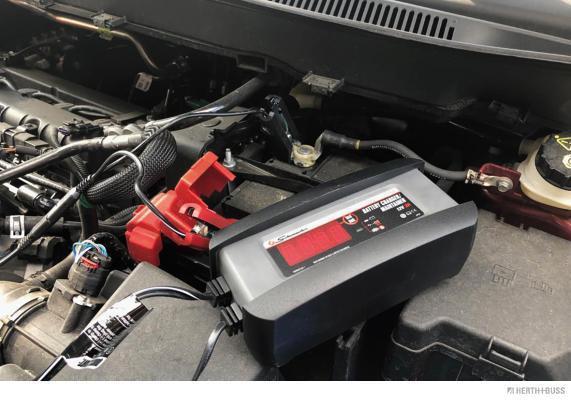 Chargeur de batterie de voiture ((et câbles, de 6 à 12 V)) HERTH+BUSS ELPARTS ref. 95950000