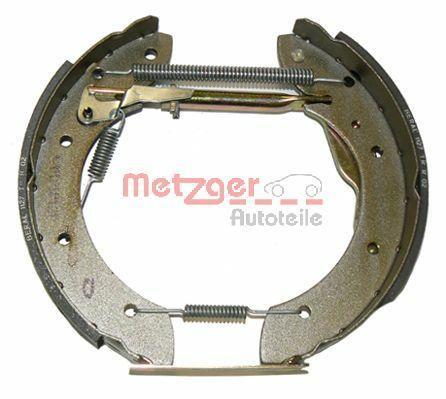 Jeu de 4 mâchoires de frein (Garniture de frein à tambour) METZGER MG 633V