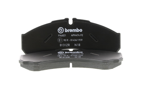 Jeu de 4 plaquettes de frein BREMBO P A6 021