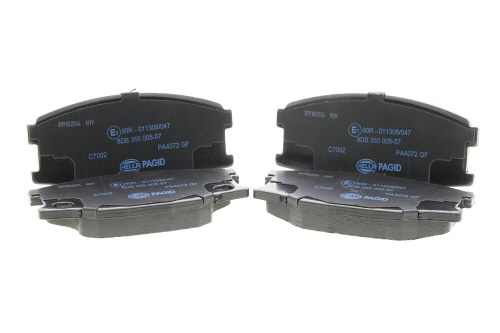 Jeu de 4 plaquettes de frein HELLA 8DB 355 005-571