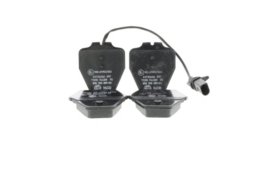 Jeu de 4 plaquettes de frein HELLA PAGID 8DB 355 009-031