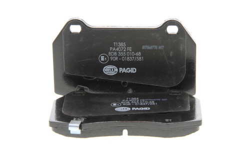 Jeu de 4 plaquettes de frein HELLA PAGID 8DB 355 010-681