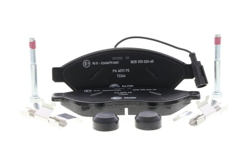 Jeu de 4 plaquettes de frein HELLA ref. 8DB 355 020-651
