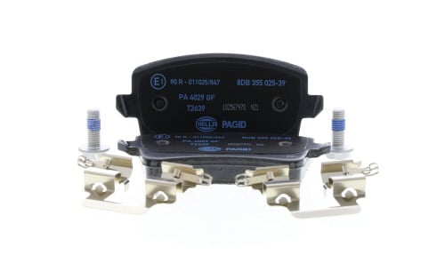 Jeu de 4 plaquettes de frein HELLA 8DB 355 025-391