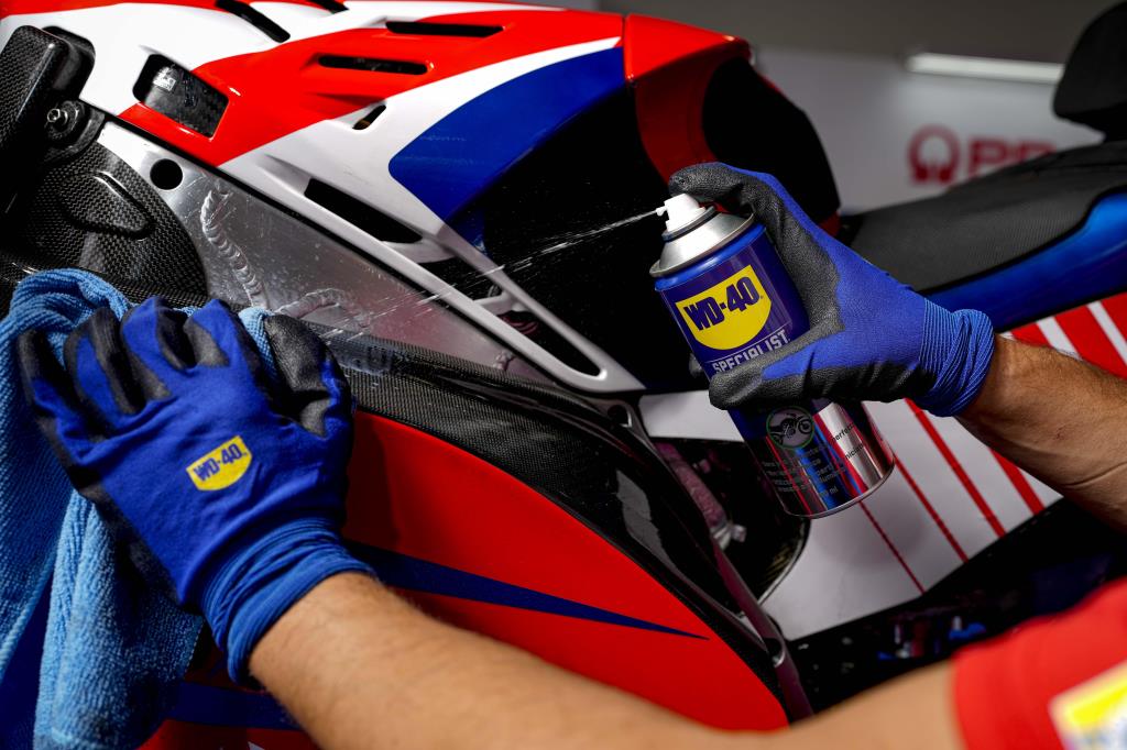 Nettoyant chaîne WD40 Cire et Polish WD-40 Specialist Moto 400 ml - ref. 33809/46