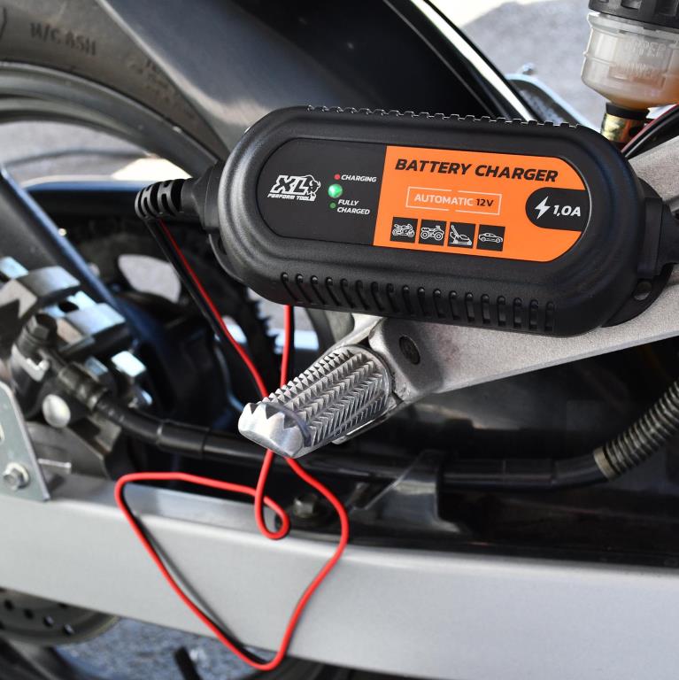 Chargeur de batterie de voiture ((de 6 à 12 V, et câbles)) XLP TOOLS ref. 551546