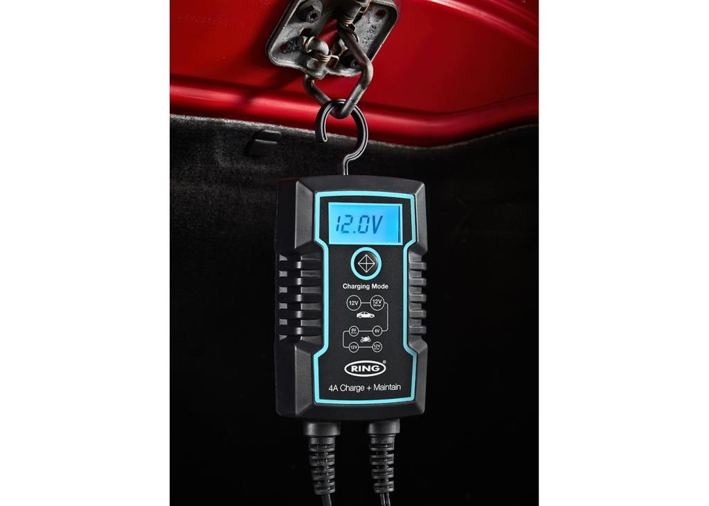 Chargeur de batterie de voiture ((de 6 à 12 V, et câbles)) RING  ref. RESC804FR