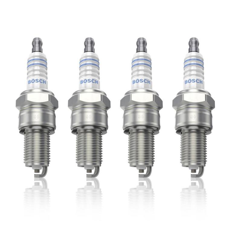 Jeu de 4 bougies d'allumage BOSCH ref. 0 242 235 915