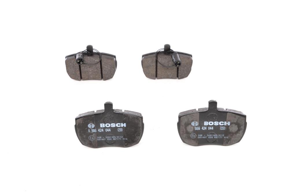 Jeu de 4 plaquettes de frein BOSCH ref. 0 986 424 044