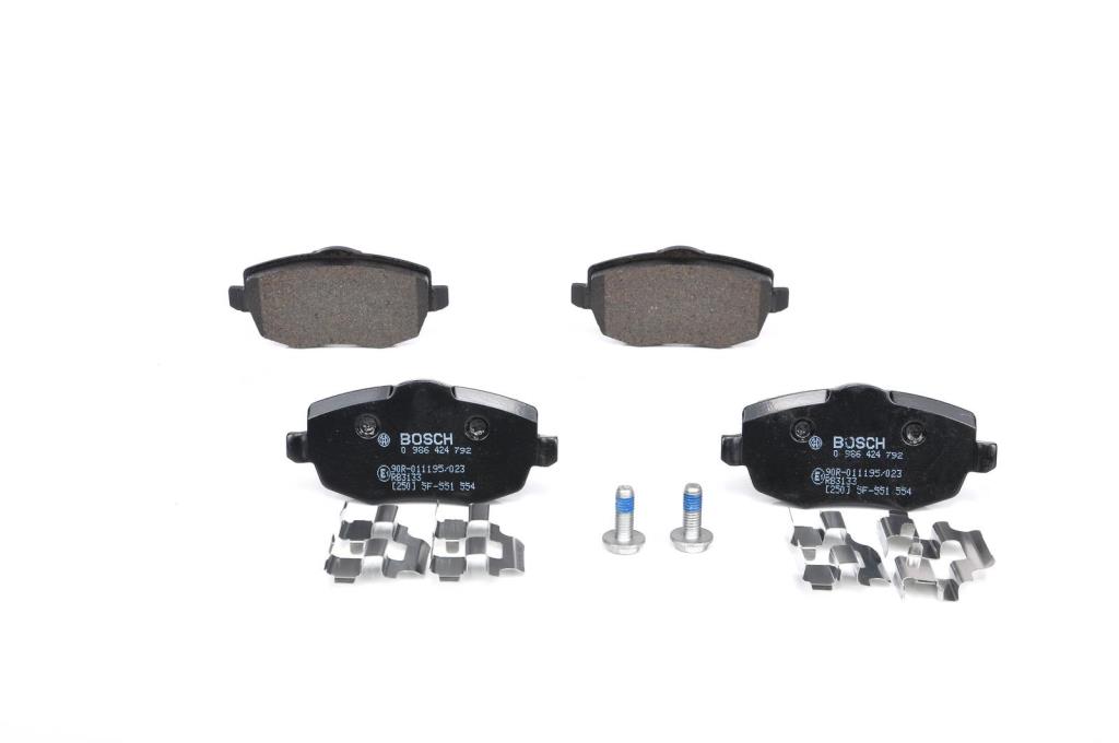 Jeu de 4 plaquettes de frein BOSCH ref. 0 986 424 792