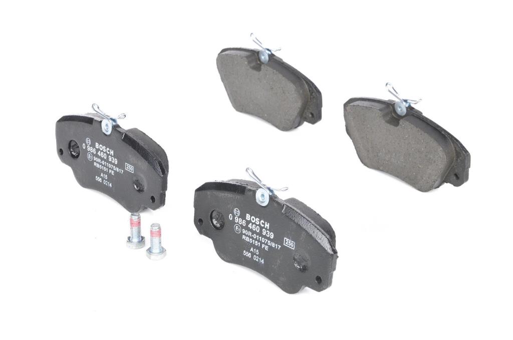 Jeu de 4 plaquettes de frein BOSCH ref. 0 986 460 939