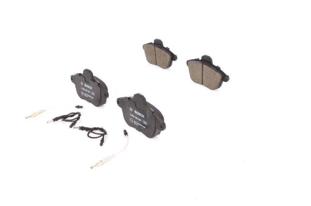 Jeu de 4 plaquettes de frein BOSCH ref. 0 986 460 951