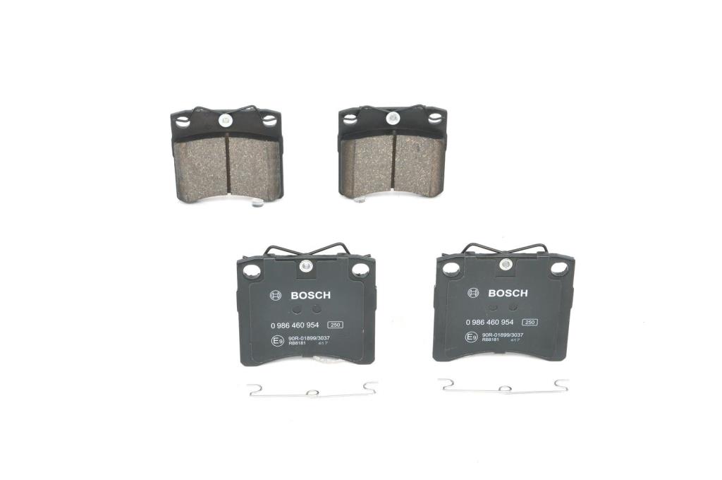 Jeu de 4 plaquettes de frein BOSCH ref. 0 986 460 954