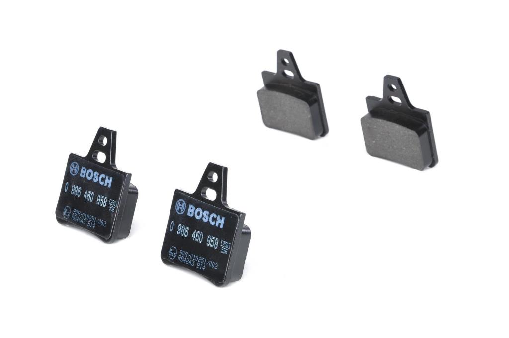 Jeu de 4 plaquettes de frein BOSCH ref. 0 986 460 958