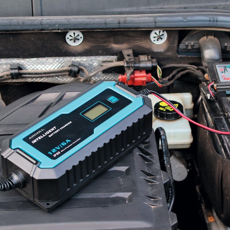 Chargeur de batterie de voiture ((de 6 à 12 V, et câbles)) ARCOLL  ref. 57322